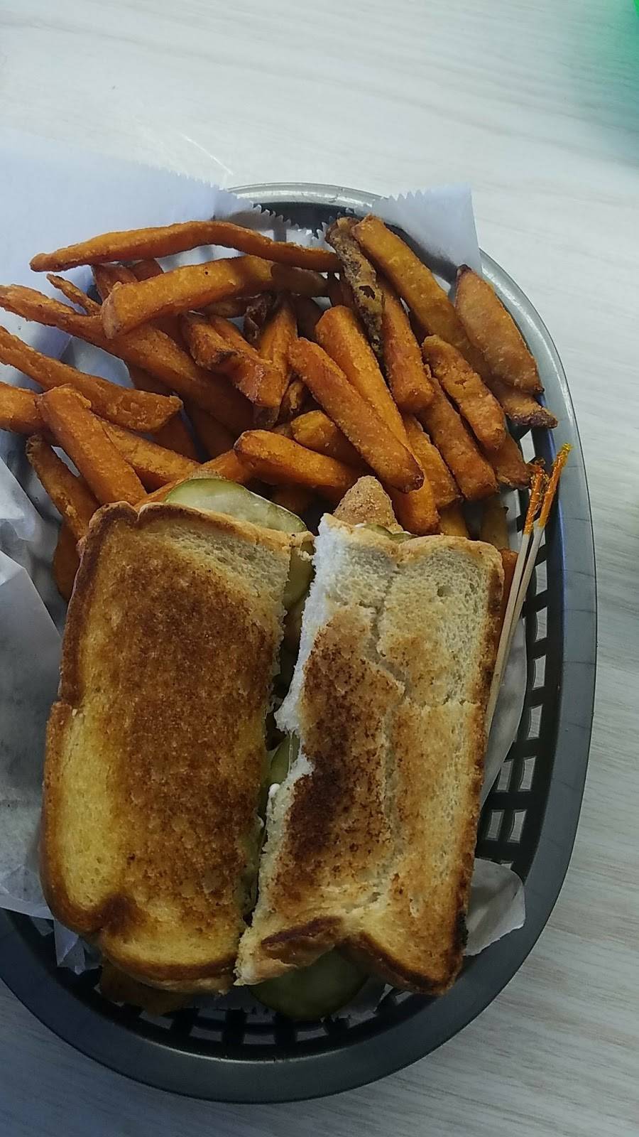 16th Avenue Diner | restaurant | 207 NE 16th Ave, Gainesville, FL 32601, USA | 3523780600 OR +1 352-378-0600