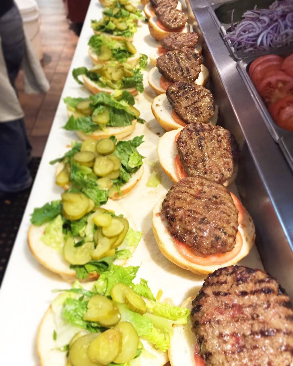 Mikes Burgers | restaurant | 600 Central Ave, Cedarhurst, NY 11516, USA | 5163417150 OR +1 516-341-7150