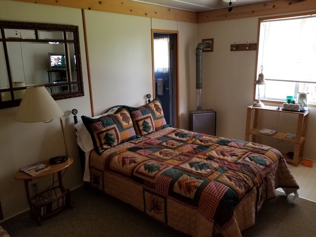 Singing Springs Resort | restaurant | 34501 Agness Illahe Rd, Agness, OR 97406, USA | 5412476162 OR +1 541-247-6162