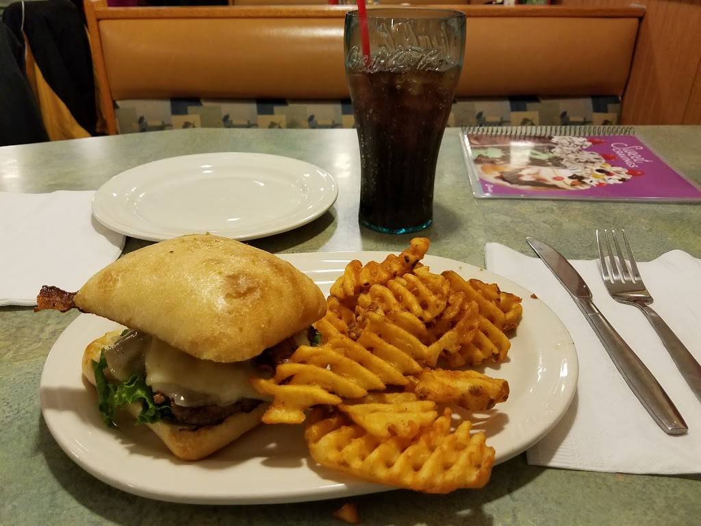 Friendlys | restaurant | 12814 Shank Farm Way, Hagerstown, MD 21742, USA | 3017339570 OR +1 301-733-9570