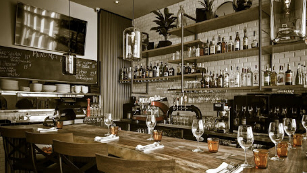 Bistro Le St-Charles | restaurant | St-, 17680 Rue Charles #100, Mirabel, QC J7J 0T6, Canada | 4508188668 OR +1 450-818-8668