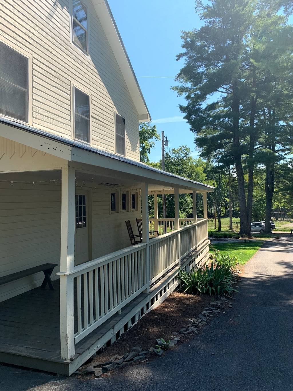 Stonehills | restaurant | 77 Mill Hook Rd, Accord, NY 12404, USA | 8453776015 OR +1 845-377-6015