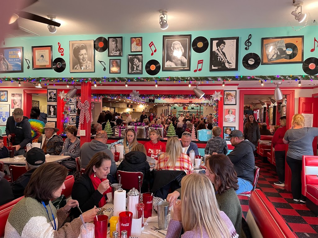 Grand Village Shops | shopping mall | 2800 W 76 Country Blvd, Branson, MO 65616, USA | 4173364300 OR +1 417-336-4300