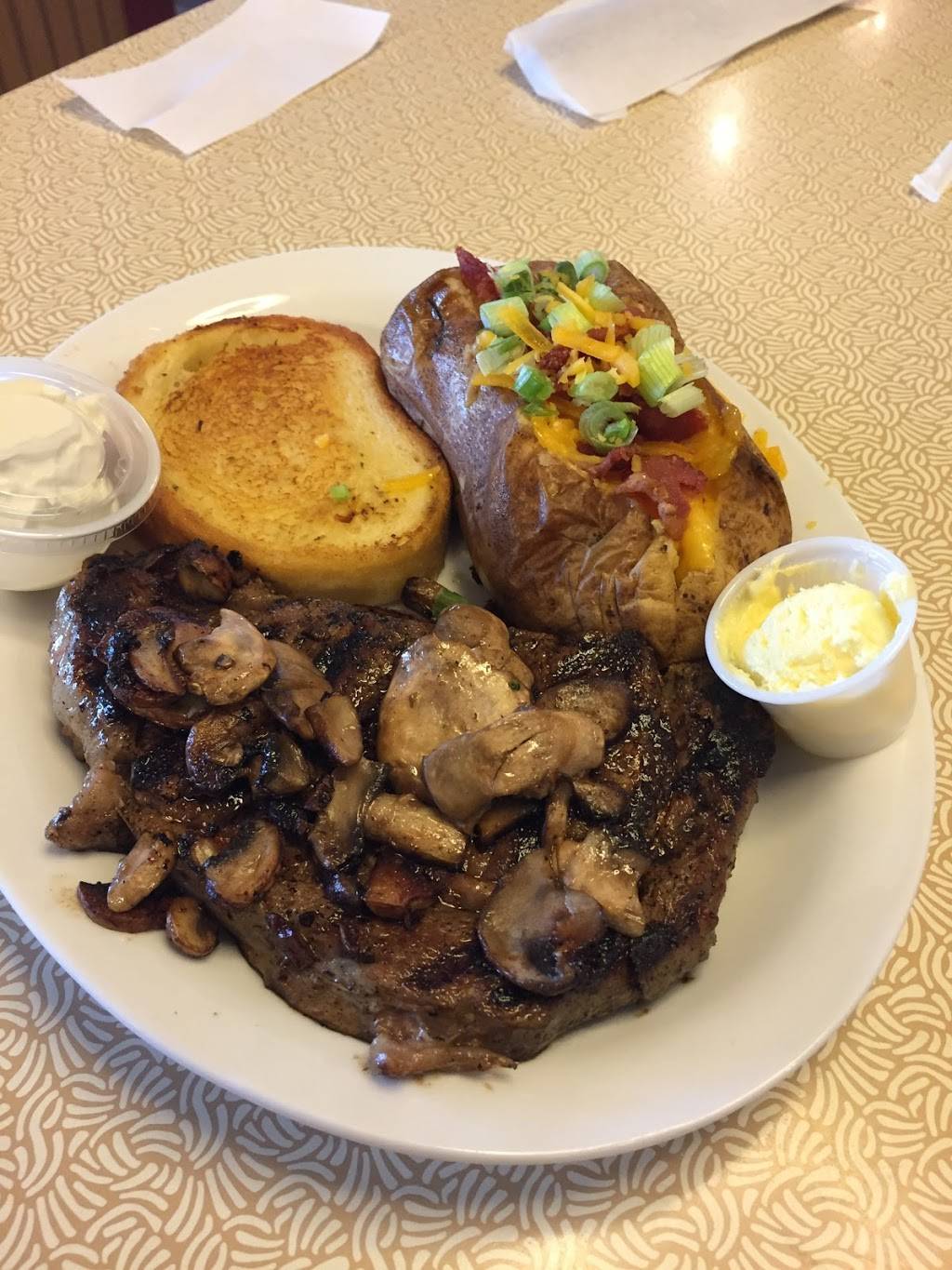 Country Pride | restaurant | 505 Truckers Ln, Bloomington, IL 61701, USA | 3098274676 OR +1 309-827-4676