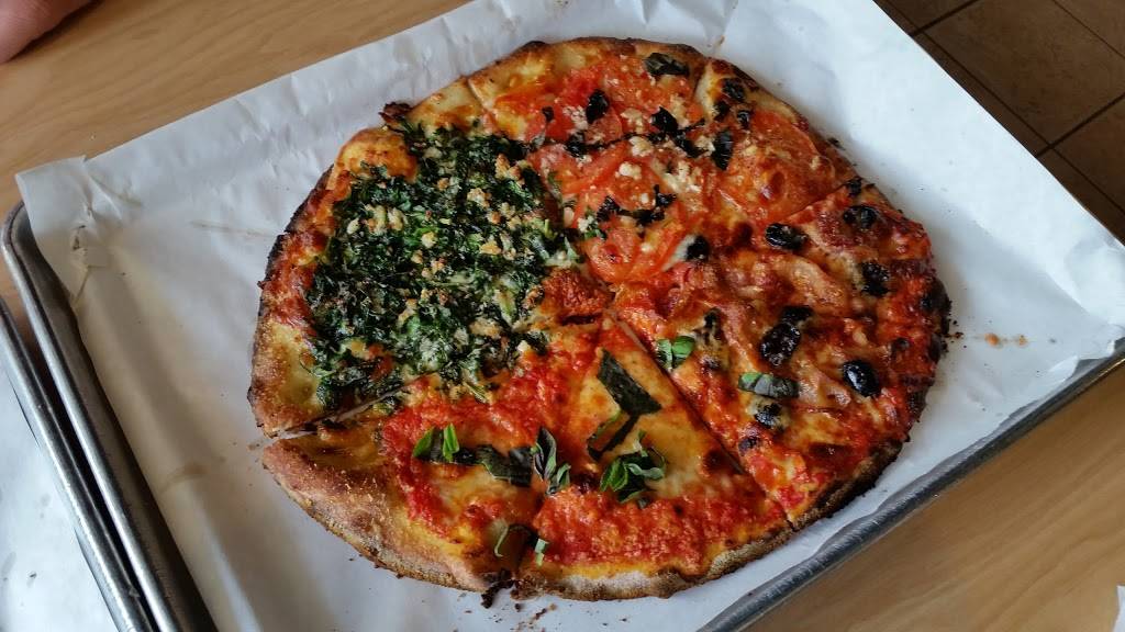 Tomatoes APizza | restaurant | 24369 Halsted Rd, Farmington Hills, MI 48335, USA | 2488884888 OR +1 248-888-4888