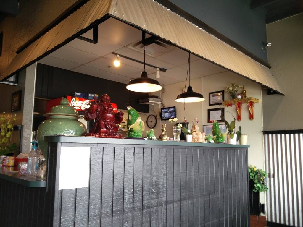 Xinh Xinh Cafe | restaurant | 114 N Vine St, Urbana, IL 61802, USA | 2173377600 OR +1 217-337-7600