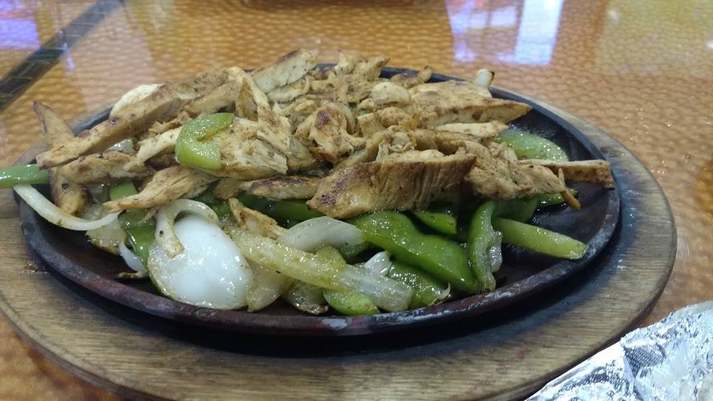 Zona Caliente Sports Bar And Grill | restaurant | 6507 S Cooper St #167, Arlington, TX 76001, USA | 8173755044 OR +1 817-375-5044