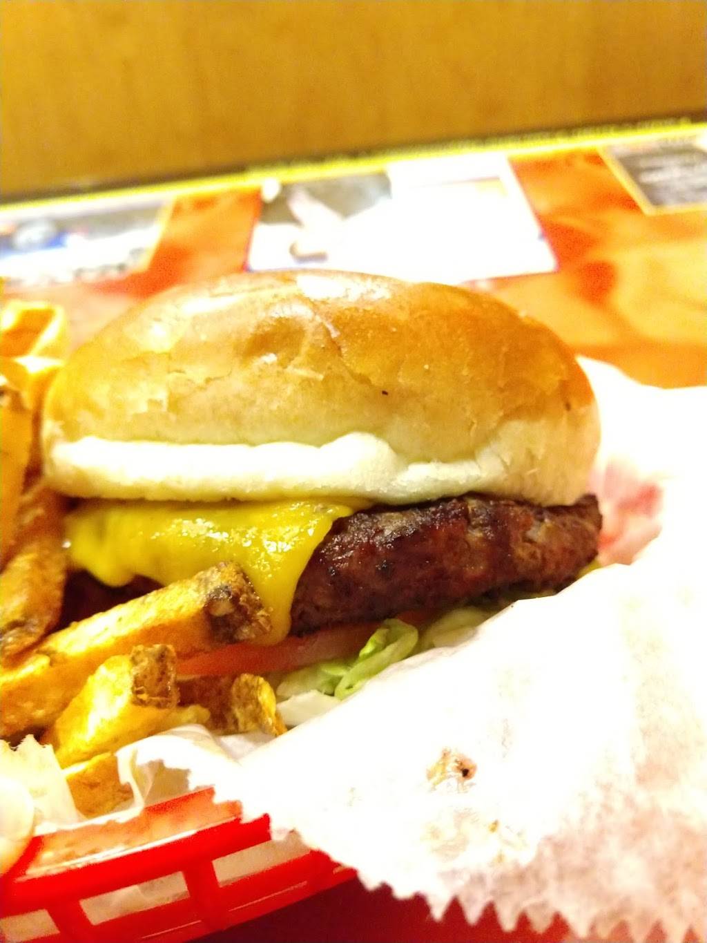 Fosters Grille | restaurant | 2004 Eisenhower Ave, Alexandria, VA 22314, USA | 7035190055 OR +1 703-519-0055