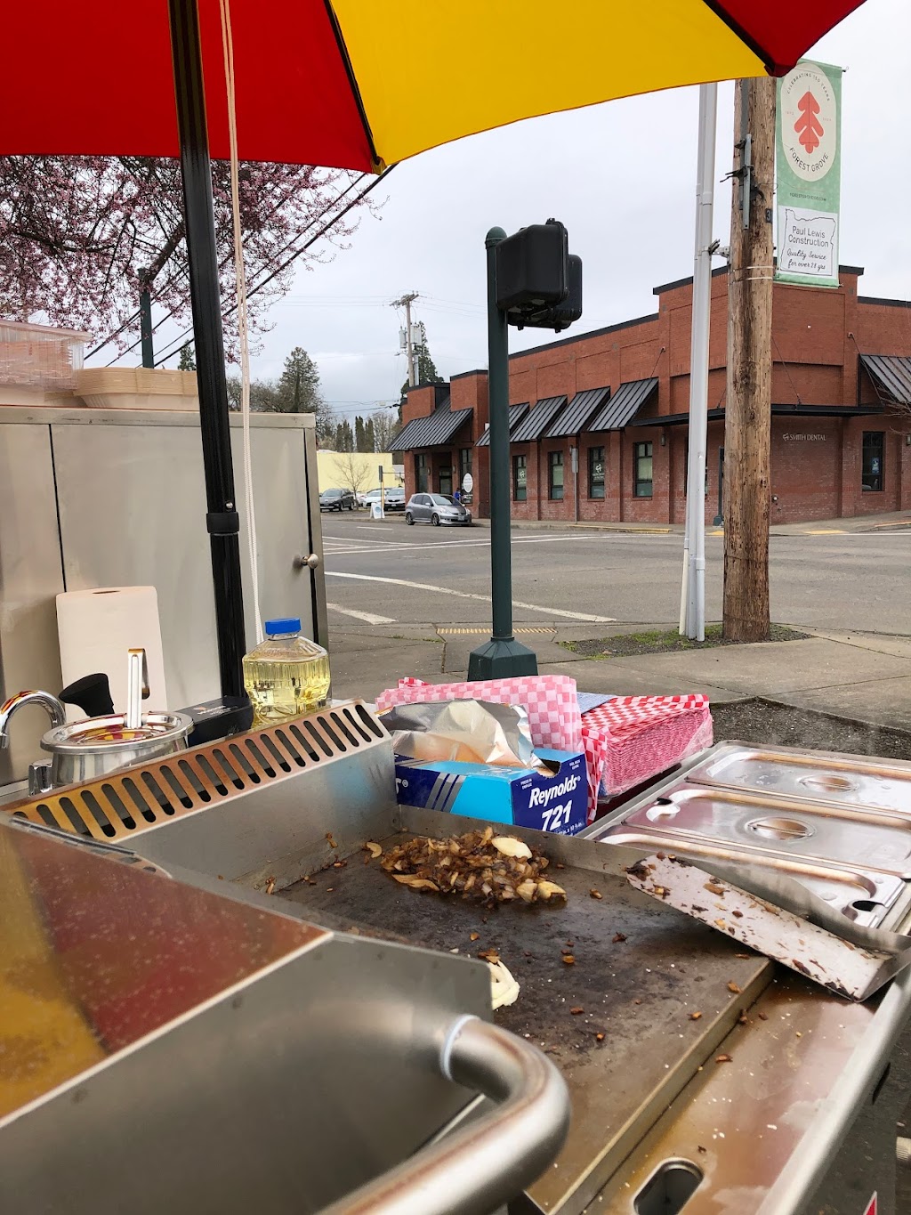 Frankos Hot Dogs | meal takeaway | 19th &, Main St, Forest Grove, OR 97116, USA | 9072405297 OR +1 907-240-5297