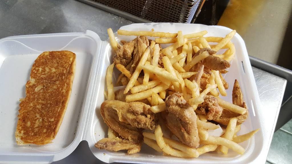 Chicago Style | restaurant | 2221 W National Ave, Milwaukee, WI 53204, USA | 4146437777 OR +1 414-643-7777