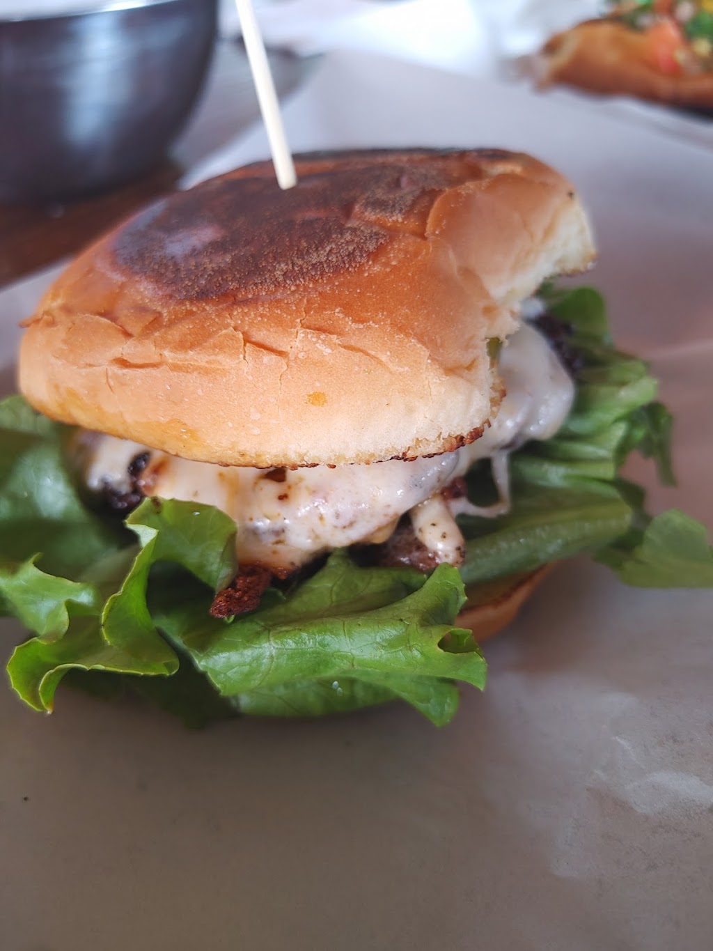 Benny Franks Bar and Kitchen | restaurant | 3041 N Zaragoza Rd Ste B, El Paso, TX 79938, USA | 9152496771 OR +1 915-249-6771