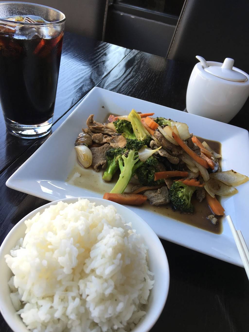 OCha Thai Cuisine | restaurant | 2062 N Damen Ave, Chicago, IL 60647, USA | 7732356242 OR +1 773-235-6242