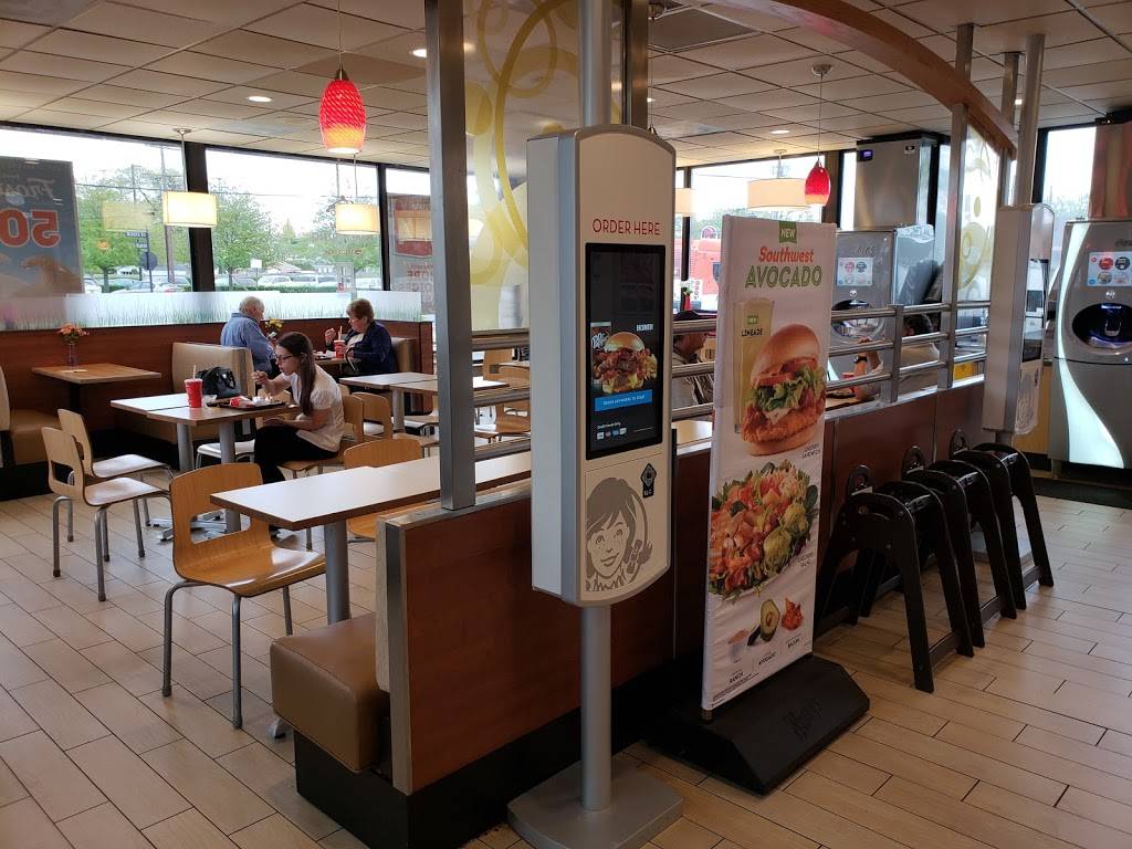 Wendys | restaurant | 580 Merrick Rd, Lynbrook, NY 11563, USA | 5165933211 OR +1 516-593-3211