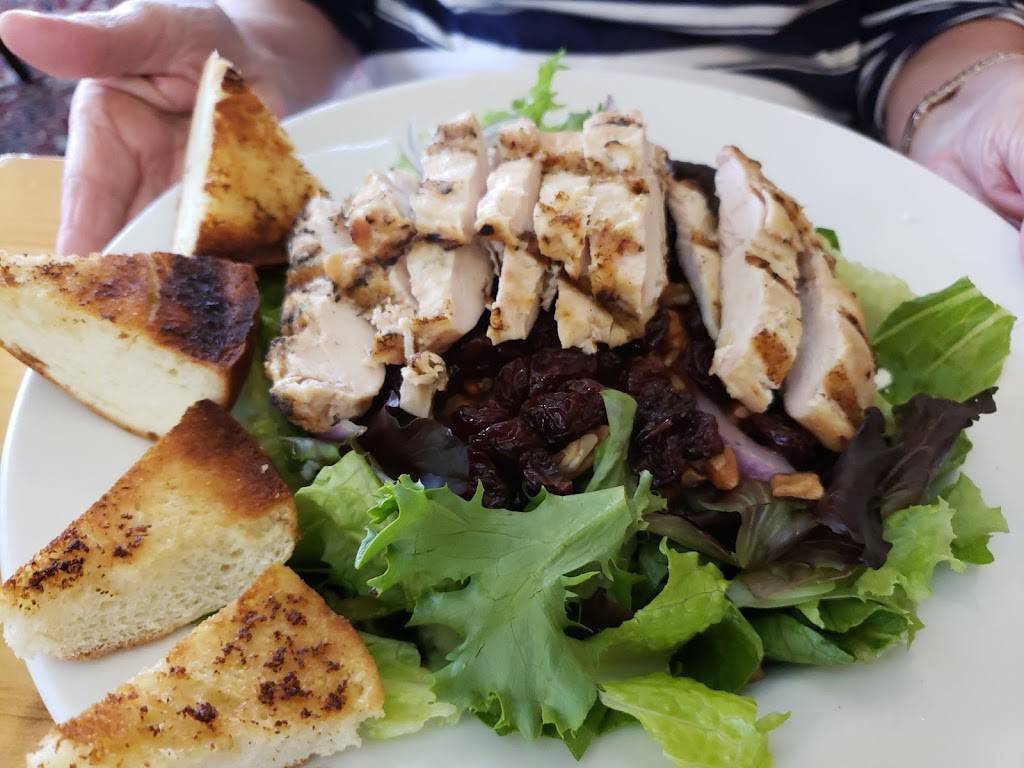 Old Mission Tavern | restaurant | 17015 Center Rd, Traverse City, MI 49686, USA | 2312237280 OR +1 231-223-7280