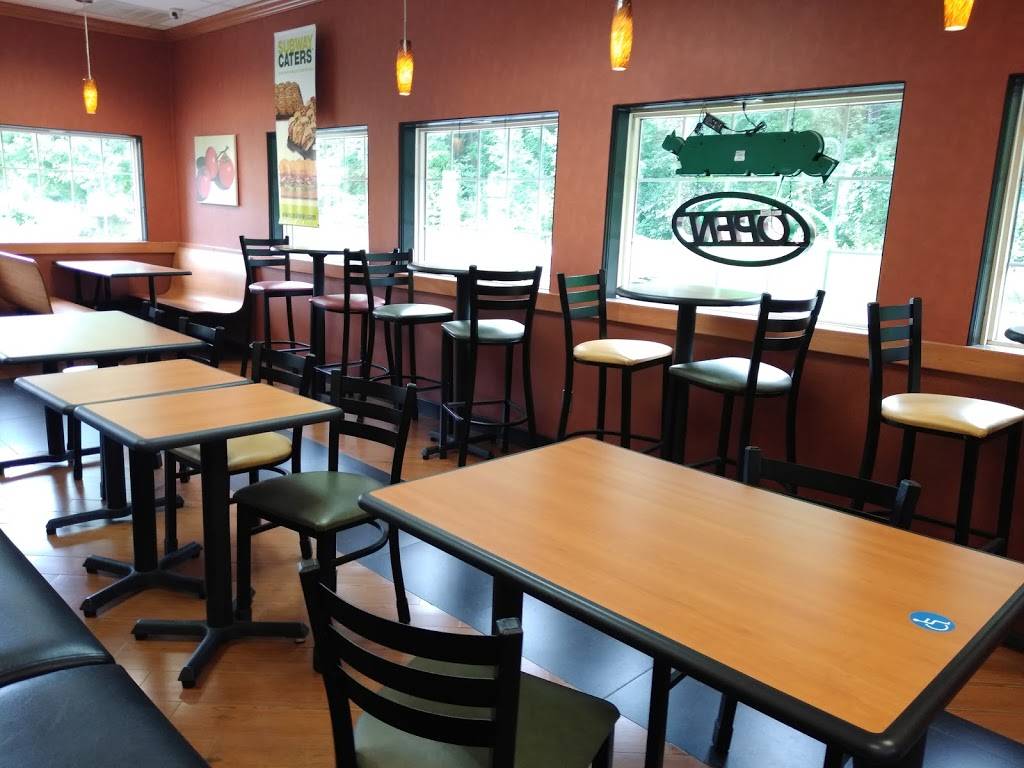 Subway | restaurant | 308 College St, Amherst, MA 01002, USA | 4138350478 OR +1 413-835-0478