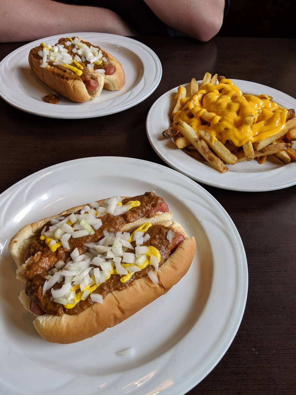 Detroits Finest Coney Island | restaurant | 25801 Jefferson Ave, St Clair Shores, MI 48081, USA | 5867774002 OR +1 586-777-4002