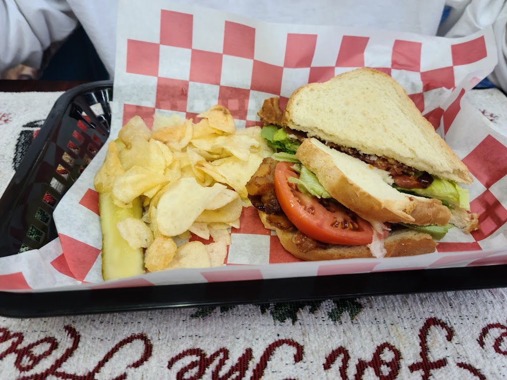 Fork in the Road | restaurant | 334 S Main St, Emporia, VA 23847, USA | 4348296497 OR +1 434-829-6497