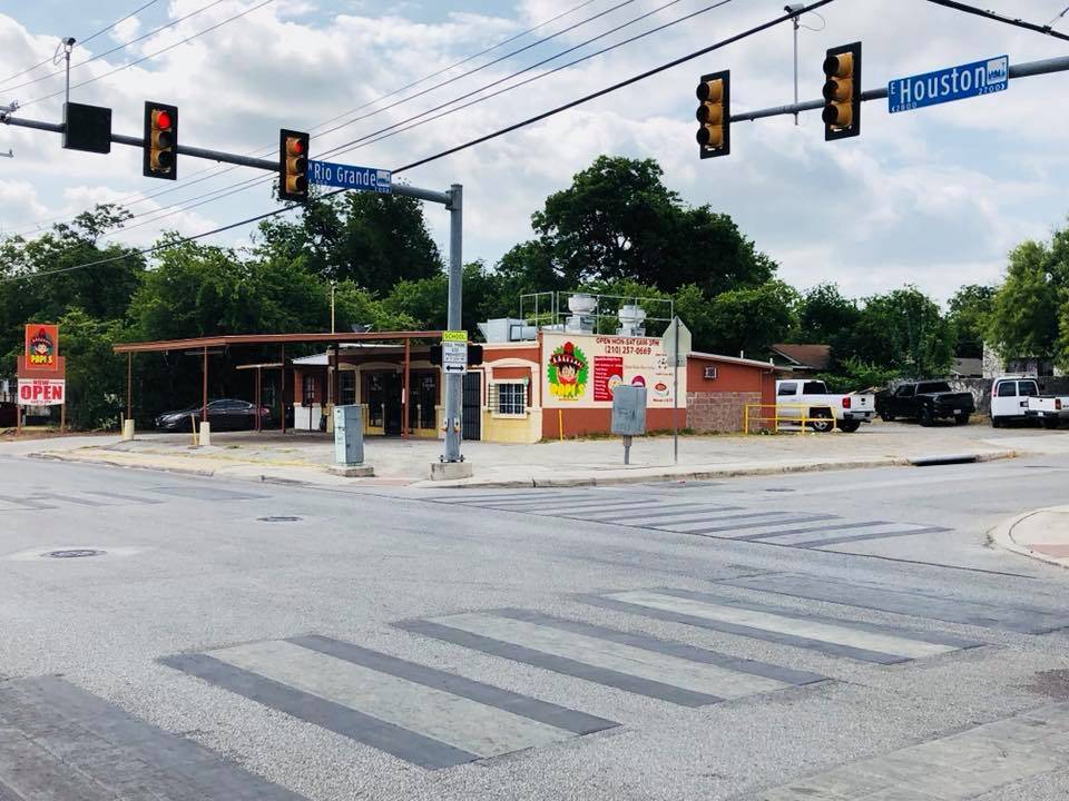 PAPIS Mexican Restaurant | restaurant | 2802 E Houston St, San Antonio, TX 78202, USA | 2102570669 OR +1 210-257-0669