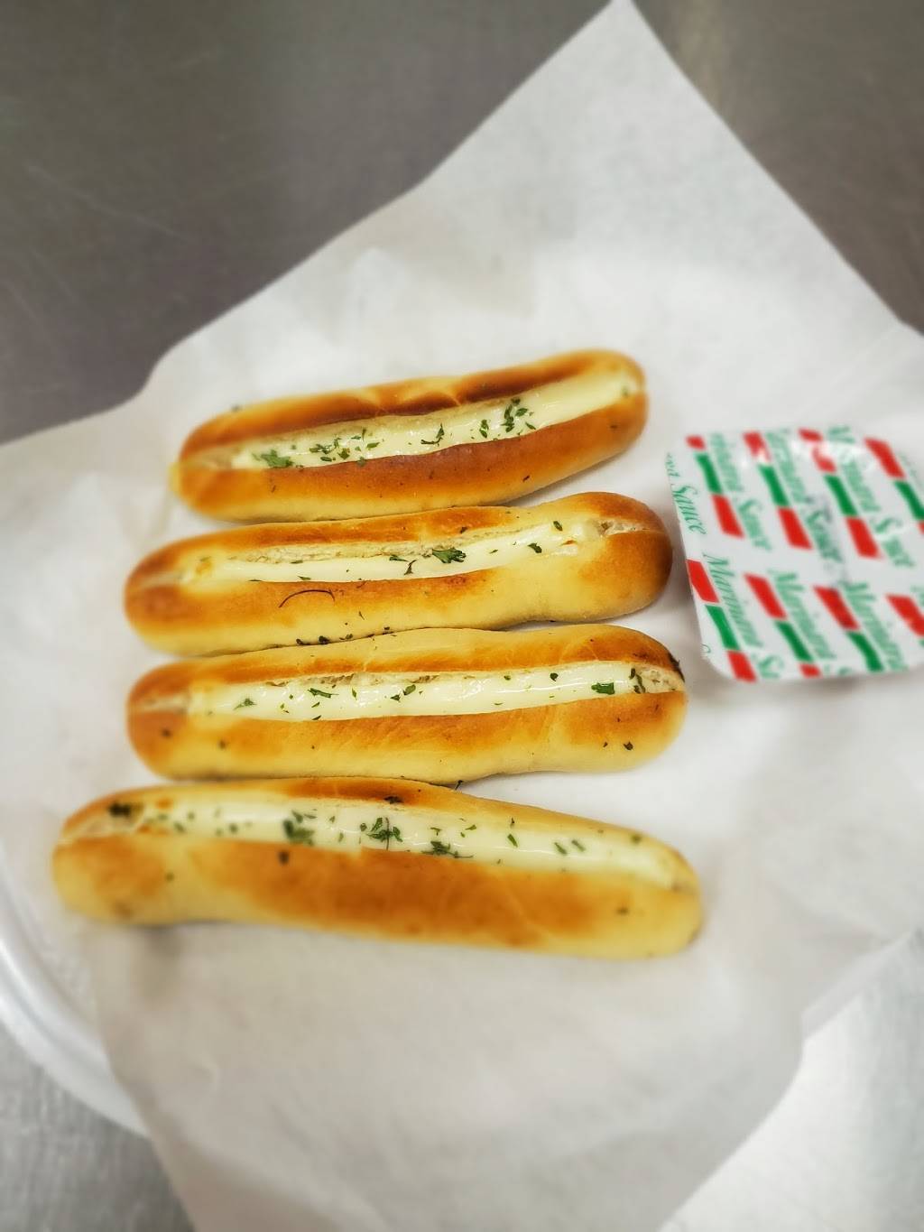 Danas Pizza | restaurant | 7123 Hacks Cross Rd, Olive Branch, MS 38654, USA | 6624207578 OR +1 662-420-7578