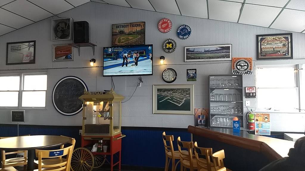 MI Patio Bar & Grill | restaurant | 30 S State St, St Ignace, MI 49781, USA | 9069842290 OR +1 906-984-2290