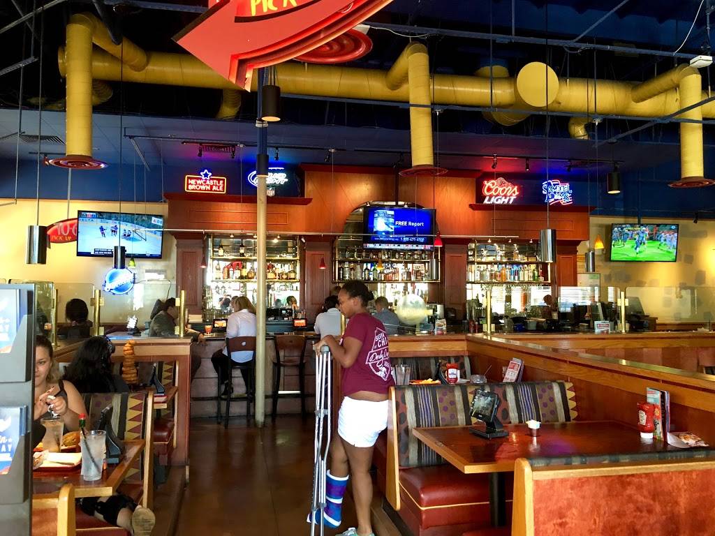 Red Robin Gourmet Burgers and Brews | restaurant | 4373 La Jolla Village Dr, San Diego, CA 92122, USA | 8584500343 OR +1 858-450-0343