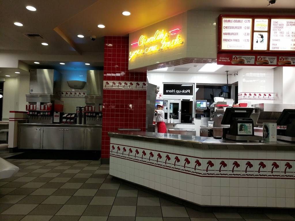 In-N-Out Burger | meal takeaway | 4620 S Hulen St, Fort Worth, TX 76132, USA | 8007861000 OR +1 800-786-1000