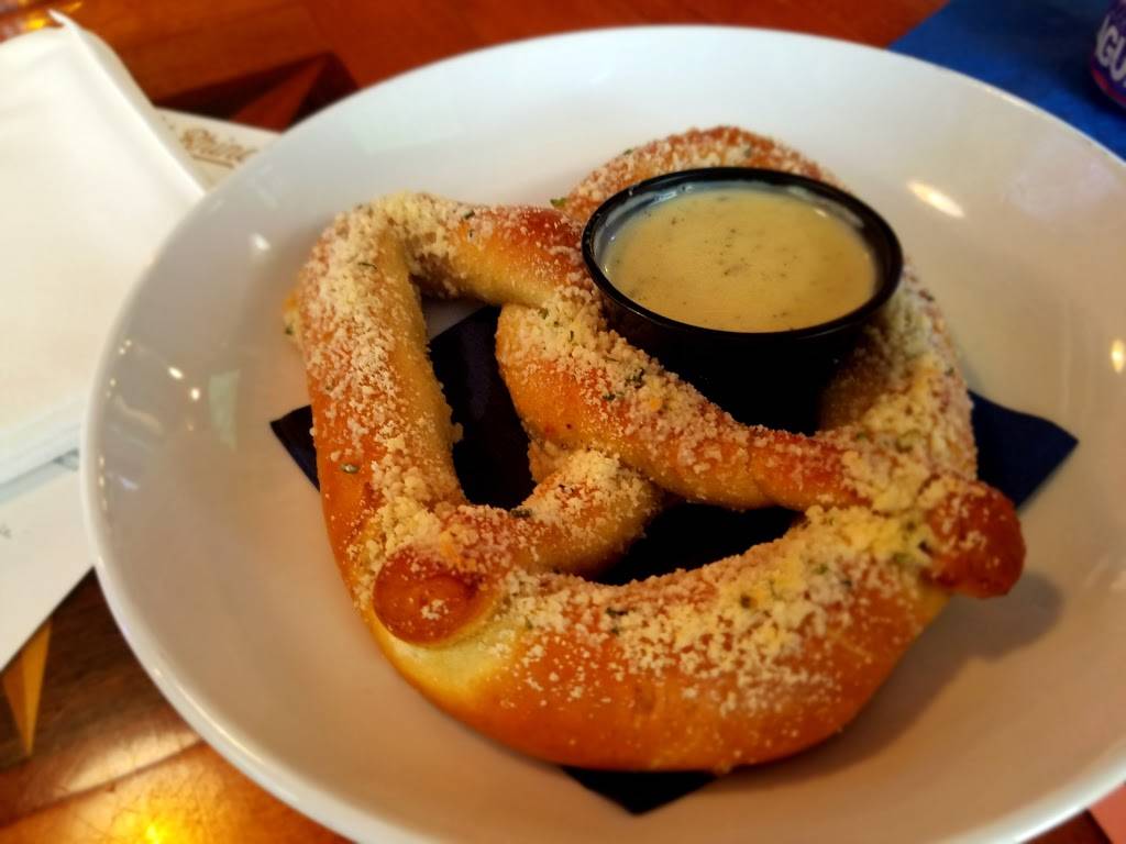 The Blind Rhino | restaurant | 15 N Main St, Norwalk, CT 06854, USA | 2039567243 OR +1 203-956-7243