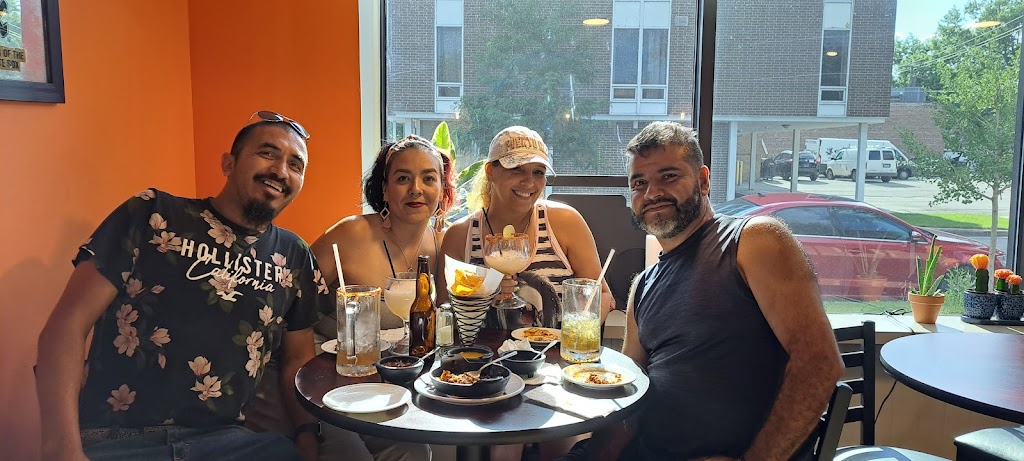 Hacienda Memos Restaurante | restaurant | 6822 W North Ave, Oak Park, IL 60302, USA | 7738899999 OR +1 773-889-9999