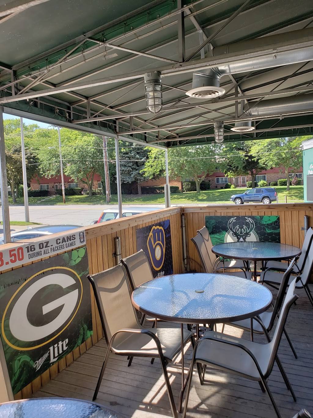 Coachs Pub N Grill | meal takeaway | 3608, 5356 South 13th Street, Milwaukee, WI 53221, USA | 4142818175 OR +1 414-281-8175