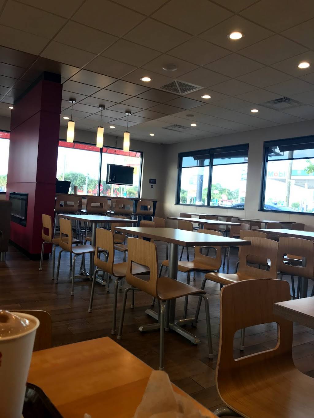 Wendys | restaurant | 7085 Okeechobee Rd, Fort Pierce, FL 34945, USA | 7724667840 OR +1 772-466-7840