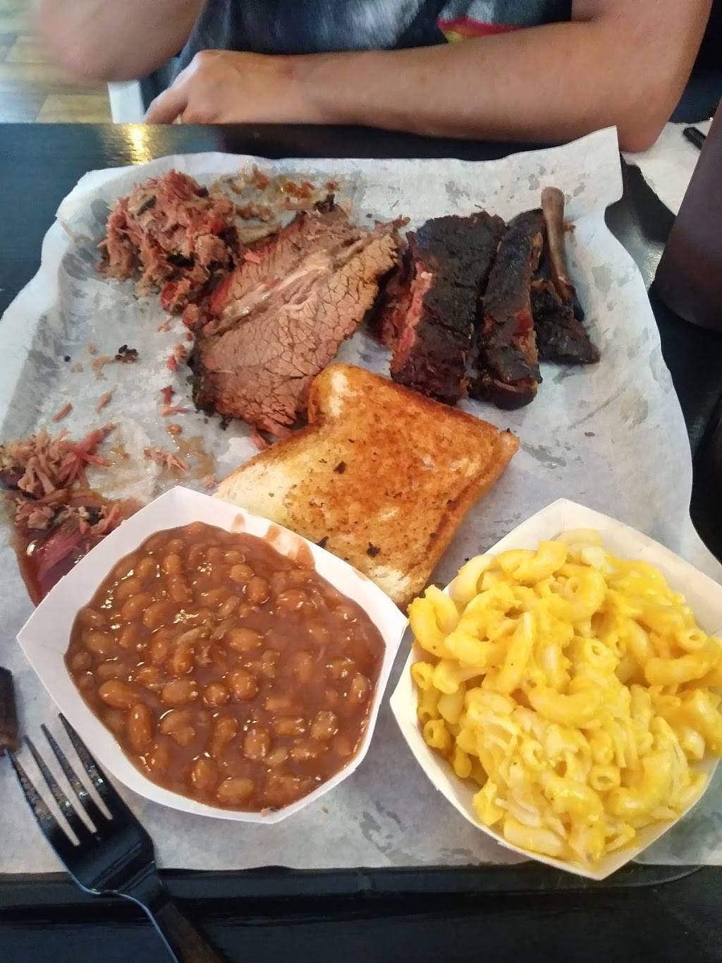 Cracker House BBQ and Southern Cooking | restaurant | 10863 FL-40, Silver Springs, FL 34488, USA | 3526251332 OR +1 352-625-1332