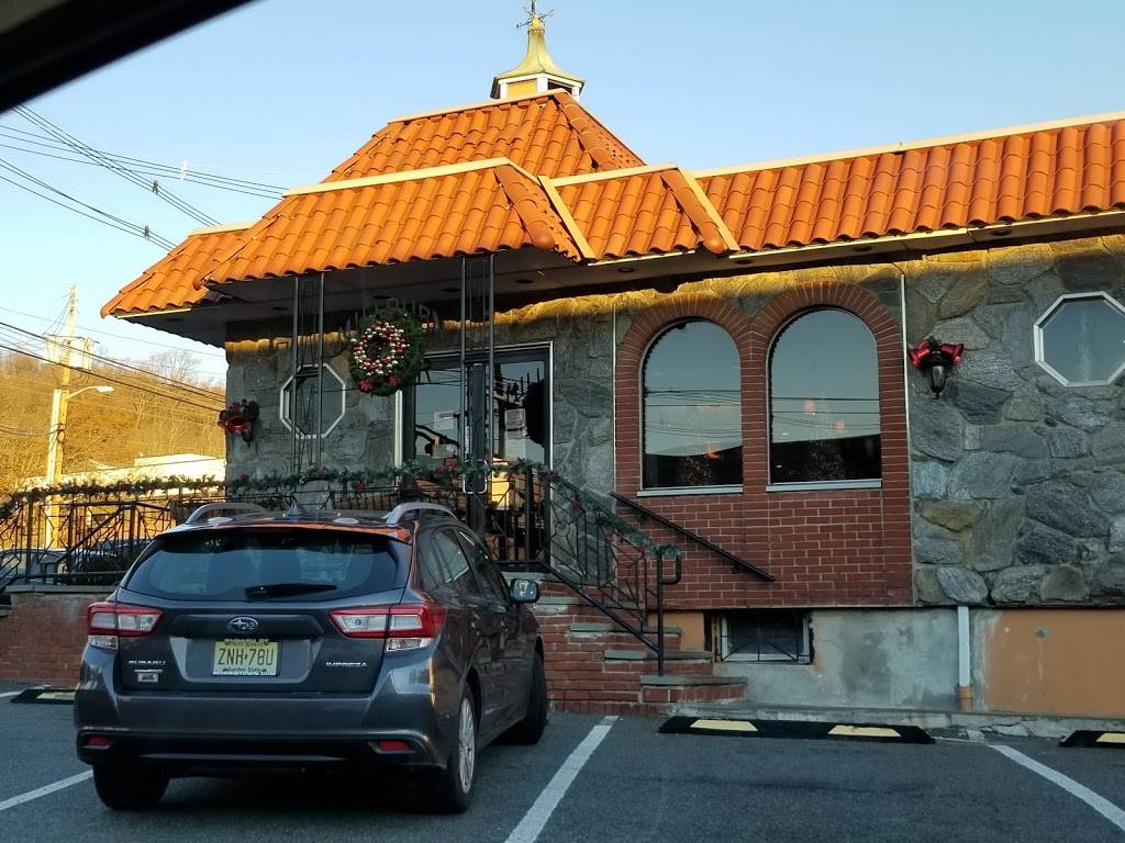 Millburn Diner | restaurant | 72 Essex St, Millburn, NJ 07041, USA | 9733760504 OR +1 973-376-0504