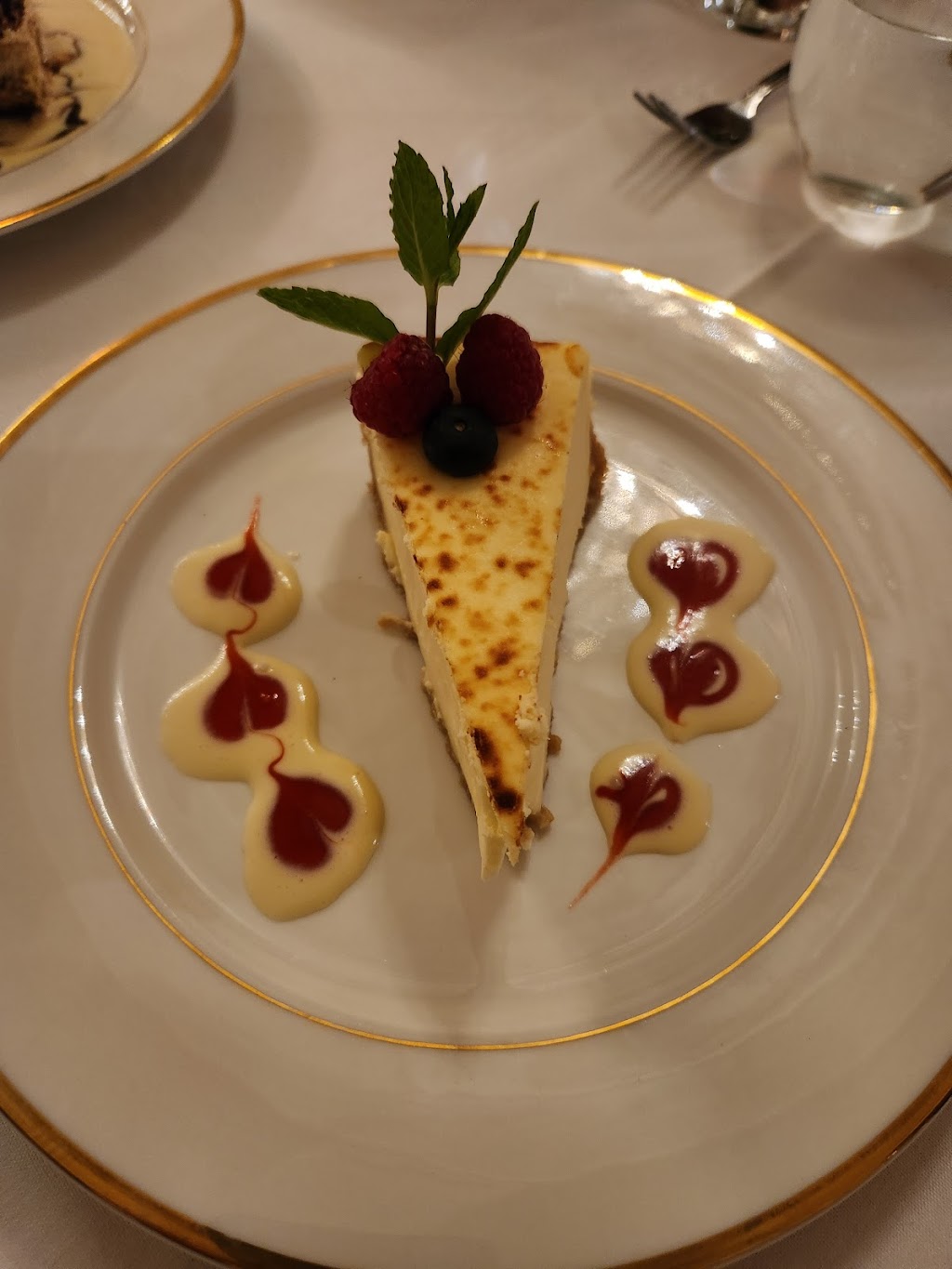 The Alexander Restaurant | restaurant | 2232 S Harbor Blvd, Anaheim, CA 92802, USA | 7148835000 OR +1 714-883-5000