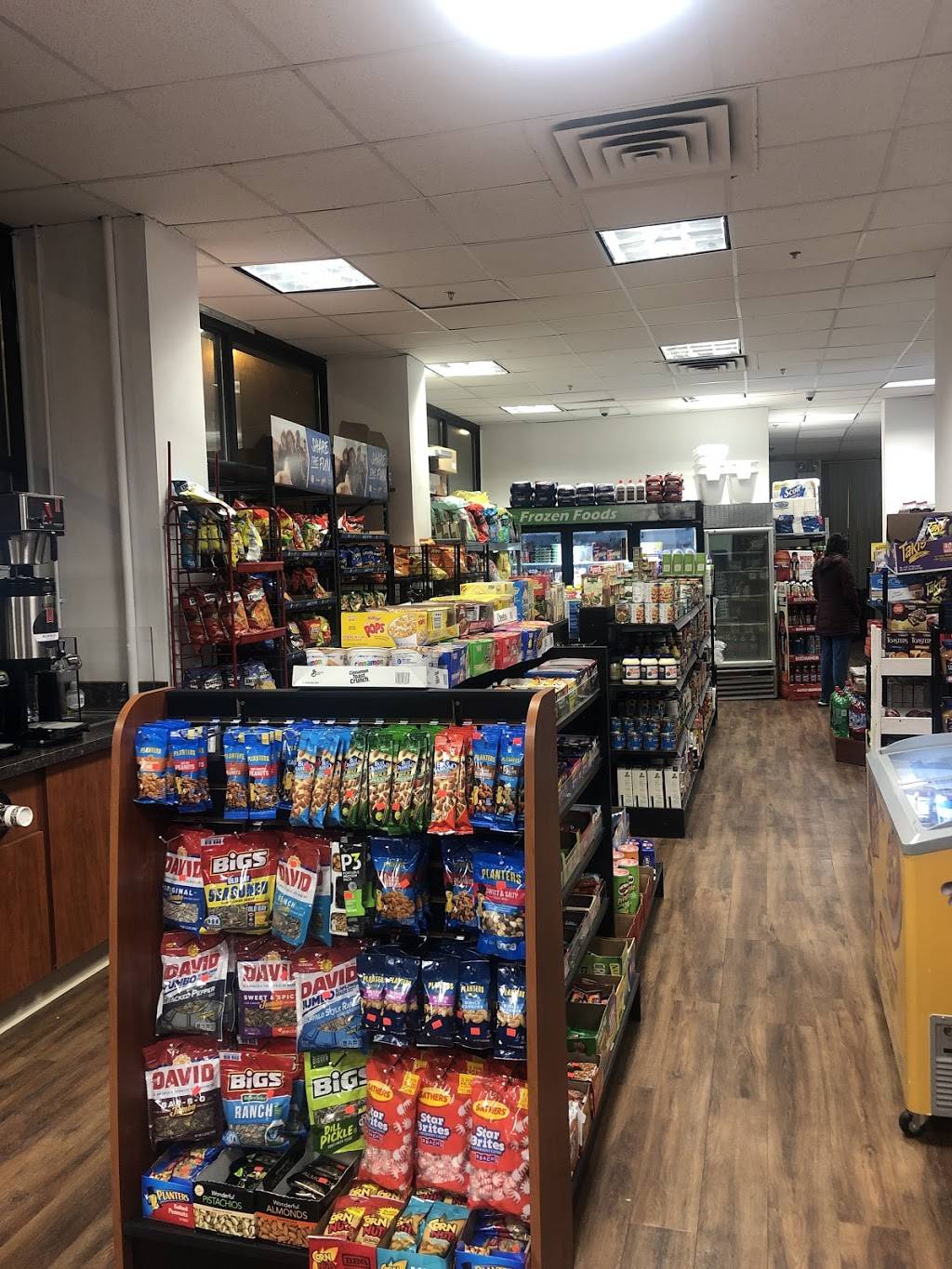 Hollywood Deli | restaurant | 5700 N Sheridan Rd, Chicago, IL 60660, USA | 7739440865 OR +1 773-944-0865