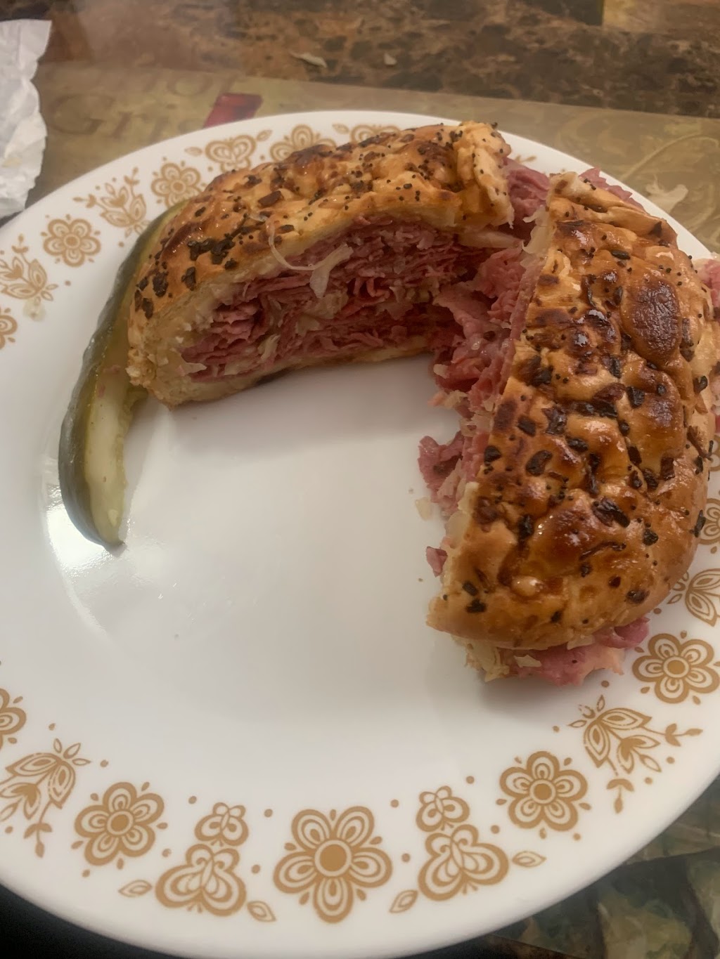 Viks Coney Island | restaurant | 21370 W McNichols Rd, Detroit, MI 48219, USA | 3136336750 OR +1 313-633-6750