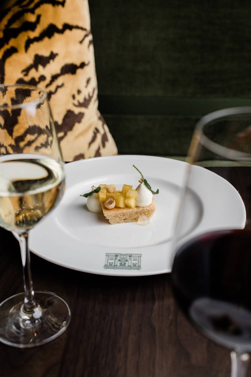 The Alexander Brown Restaurant | restaurant | 135 E Baltimore St, Baltimore, MD 21202, USA | 4434384540 OR +1 443-438-4540