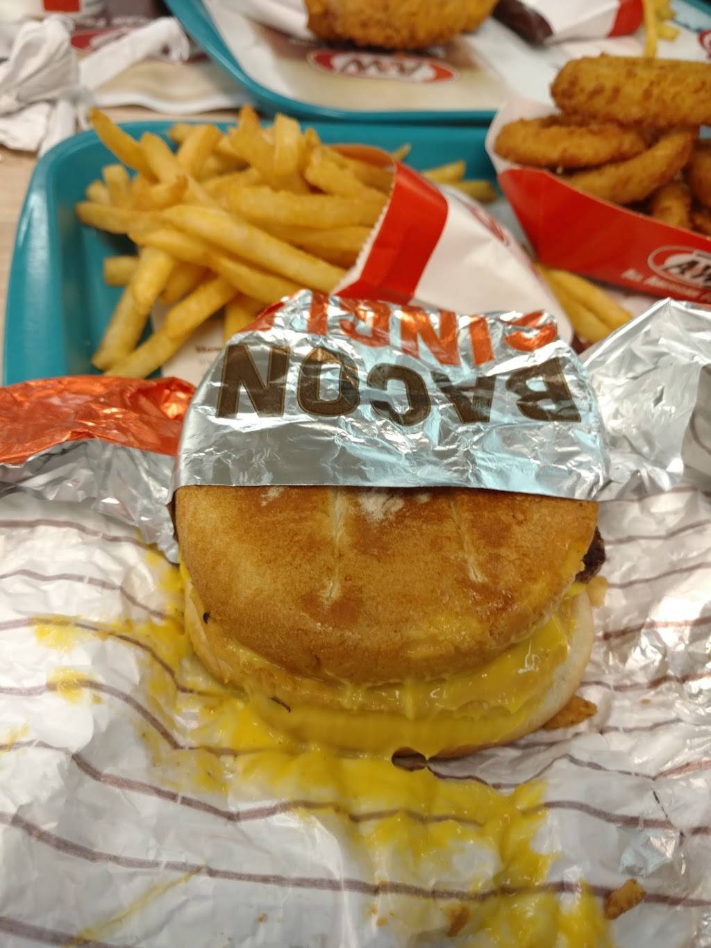 A&W Restaurant | restaurant | 1930 Mentone Blvd, Mentone, CA 92359, USA | 9097941428 OR +1 909-794-1428