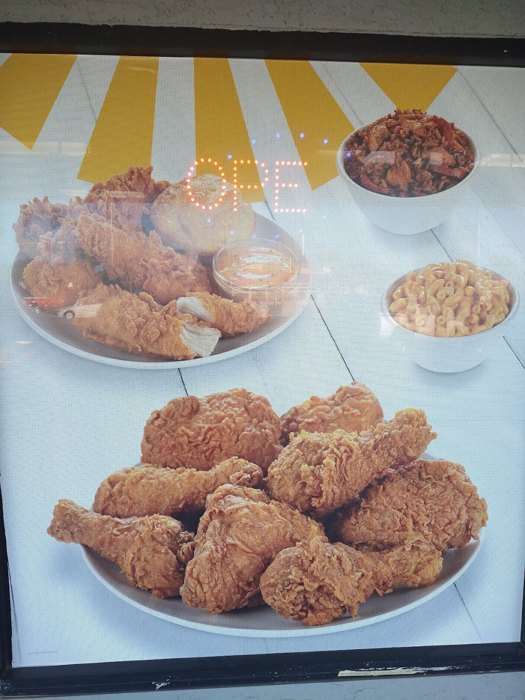 Krispy Krunchy chicken | restaurant | 757 S Country Club Dr, Mesa, AZ 85210, USA | 4808336162 OR +1 480-833-6162