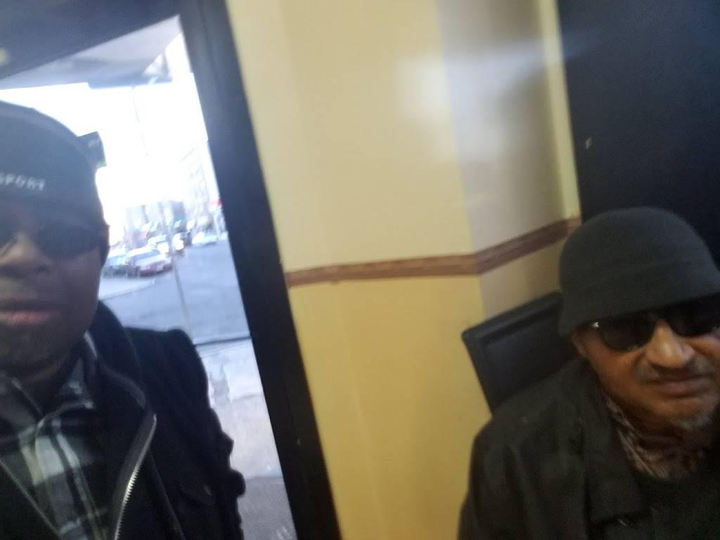 Roys Fish Fry | restaurant | 830 S Orange Ave, Newark, NJ 07106, USA | 9733991266 OR +1 973-399-1266