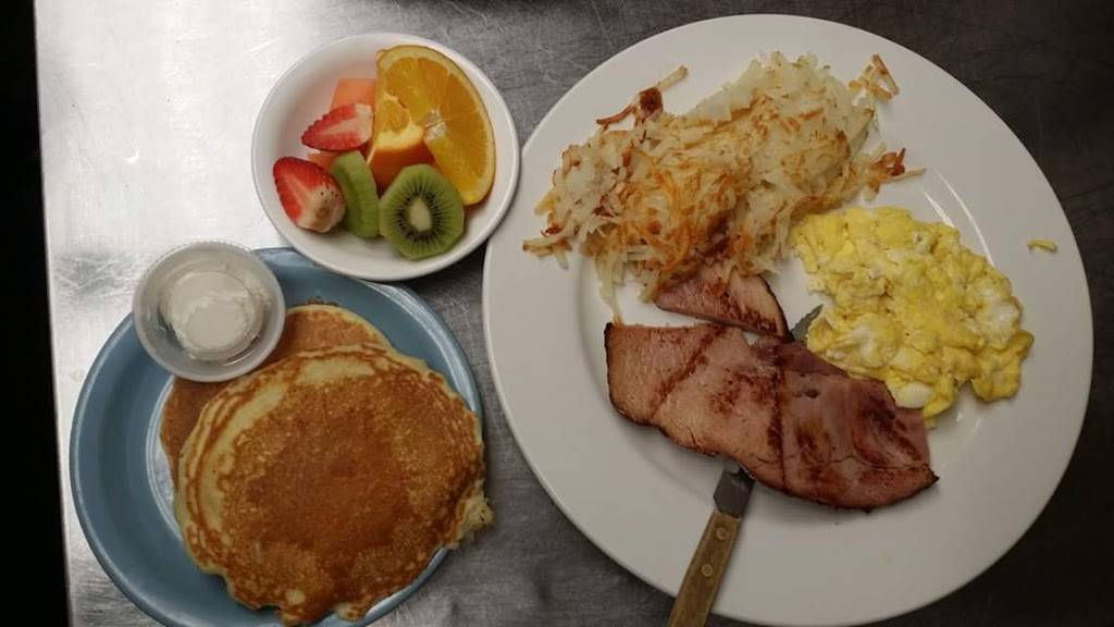 Somonauk Pancake House | restaurant | 740 E Market St, Somonauk, IL 60552, USA | 8154981000 OR +1 815-498-1000