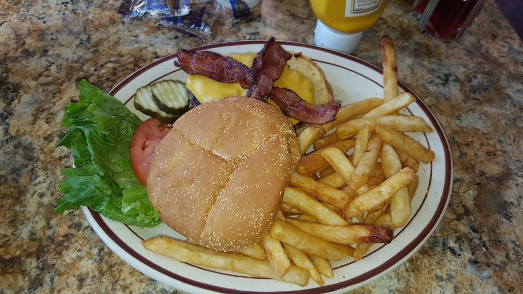 Breakwater Restaurant | restaurant | 4927 E 2nd St, Superior, WI 54880, USA | 7153987111 OR +1 715-398-7111