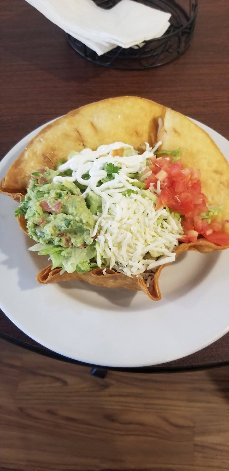 el burrito loco y mariscos | restaurant | 133 W Tulare St, Dinuba, CA 93618, USA | 5595918037 OR +1 559-591-8037