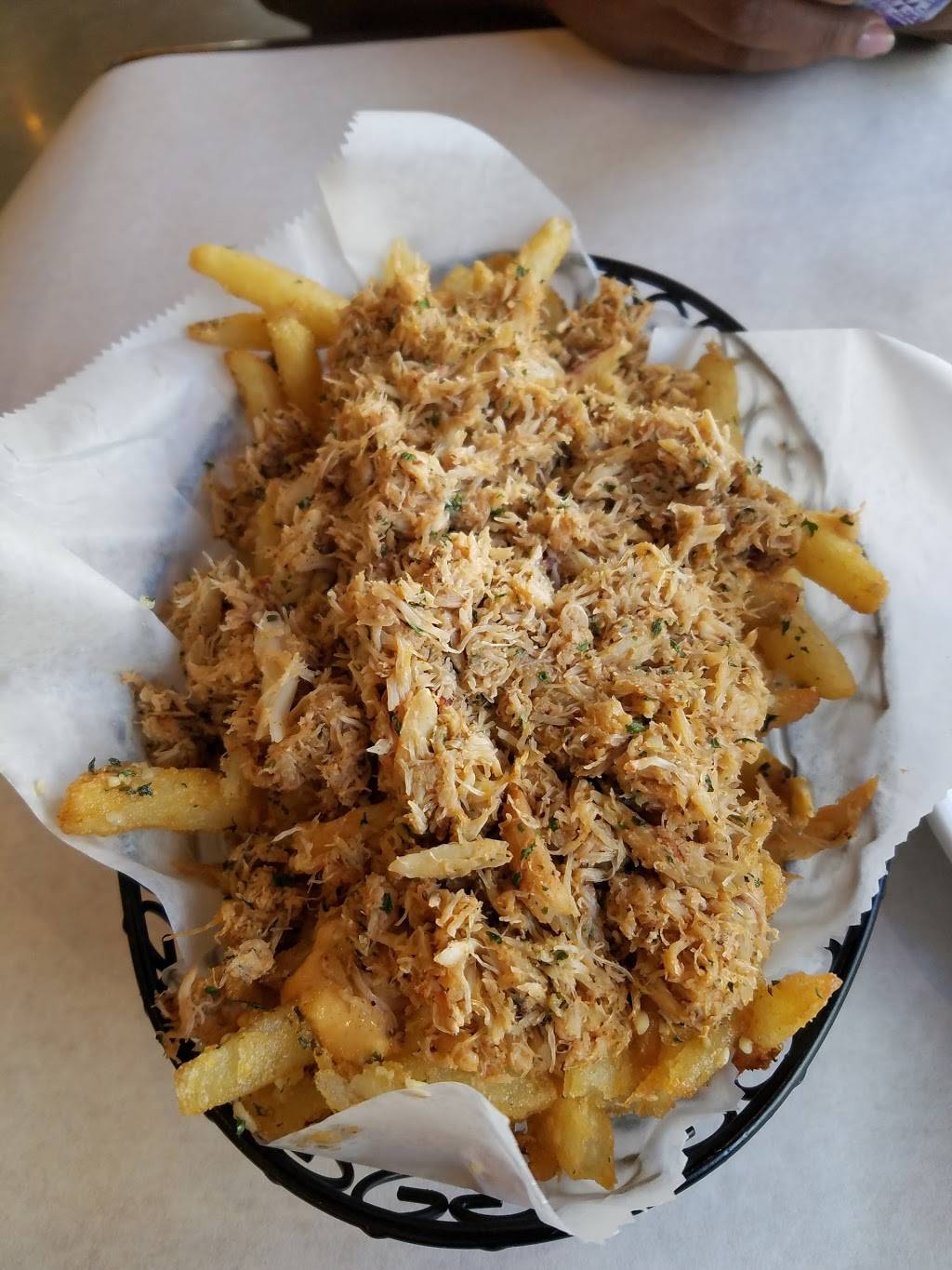 BeClaws | restaurant | 6450 America Blvd #105, Hyattsville, MD 20782, USA | 3014039000 OR +1 301-403-9000