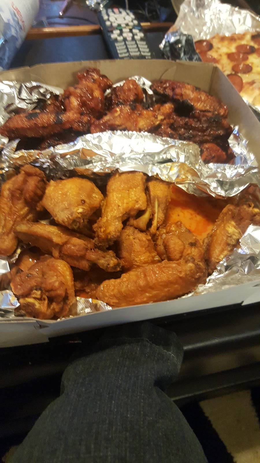 Ricotas Pizza | restaurant | 206 Elk St, Buffalo, NY 14210, USA | 7168237636 OR +1 716-823-7636