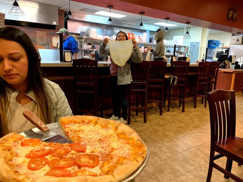 Strombolis Express | restaurant | 3434 Edwards Mill Rd, Raleigh, NC 27612, USA | 9197857075 OR +1 919-785-7075