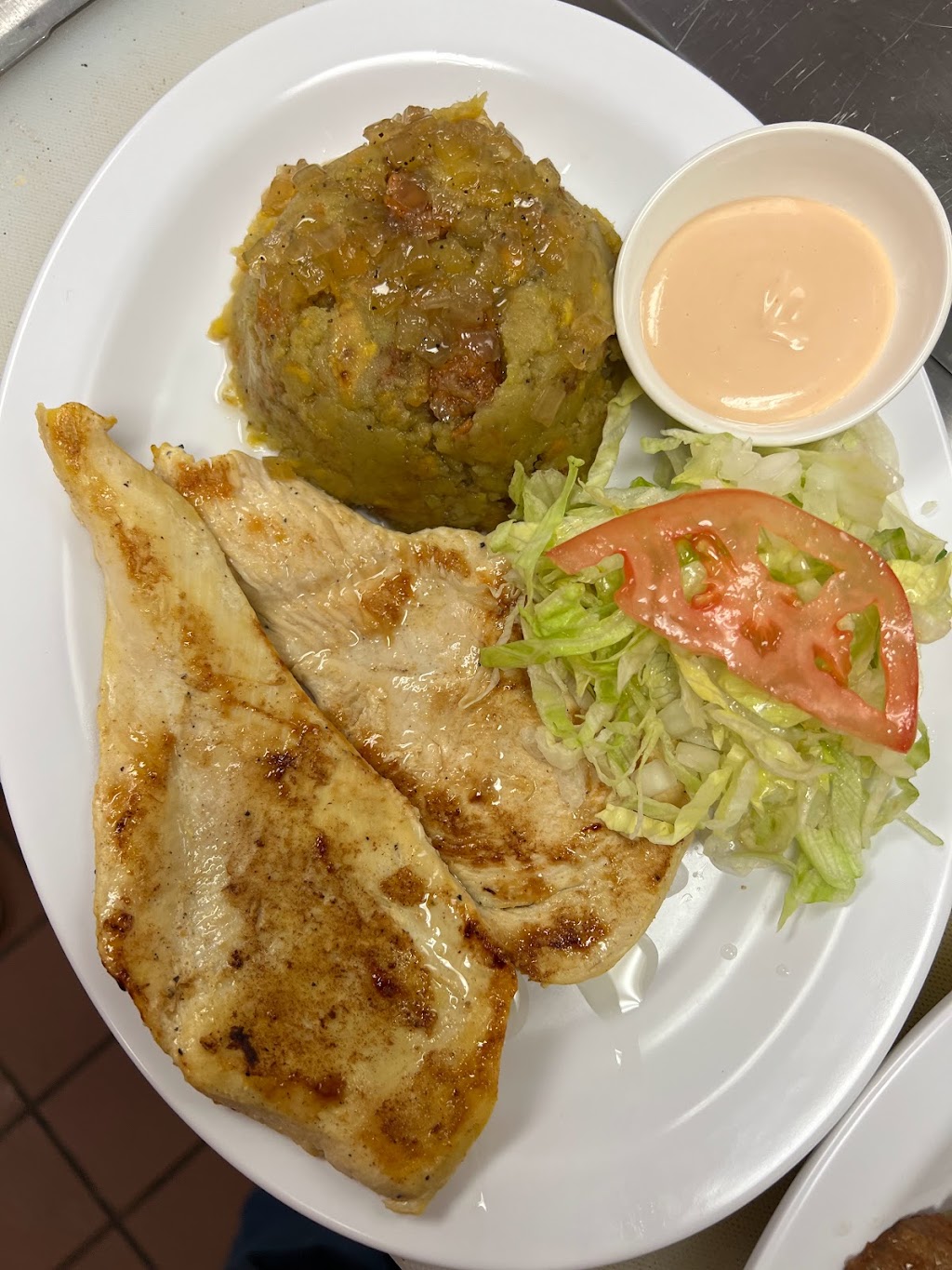 COCOLO BBQ | restaurant | 407 S Warman Ave, Indianapolis, IN 46222, USA | 3175995590 OR +1 317-599-5590