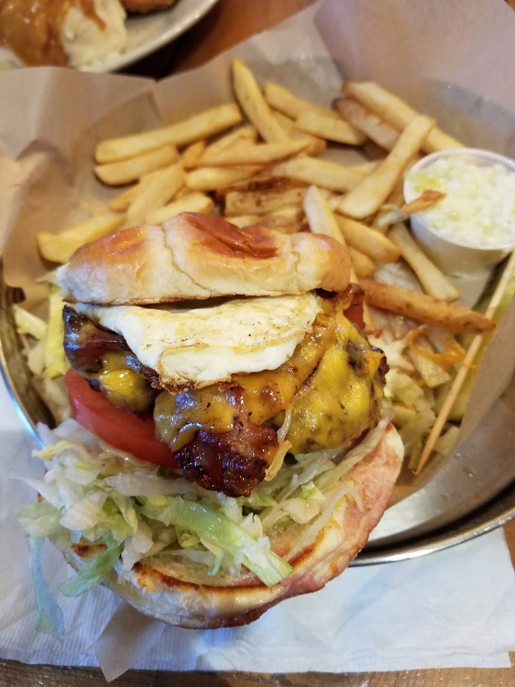 Nikos Red Mill Tavern | restaurant | 1040 Lake Ave, Woodstock, IL 60098, USA | 8153386455 OR +1 815-338-6455