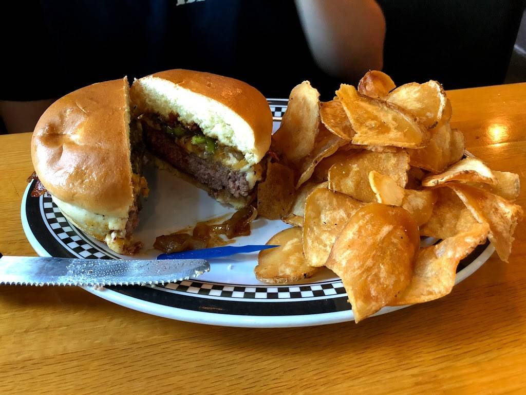 Quaker Steak & Lube | restaurant | 10400 49th St N, Clearwater, FL 33762, USA | 7275729464 OR +1 727-572-9464