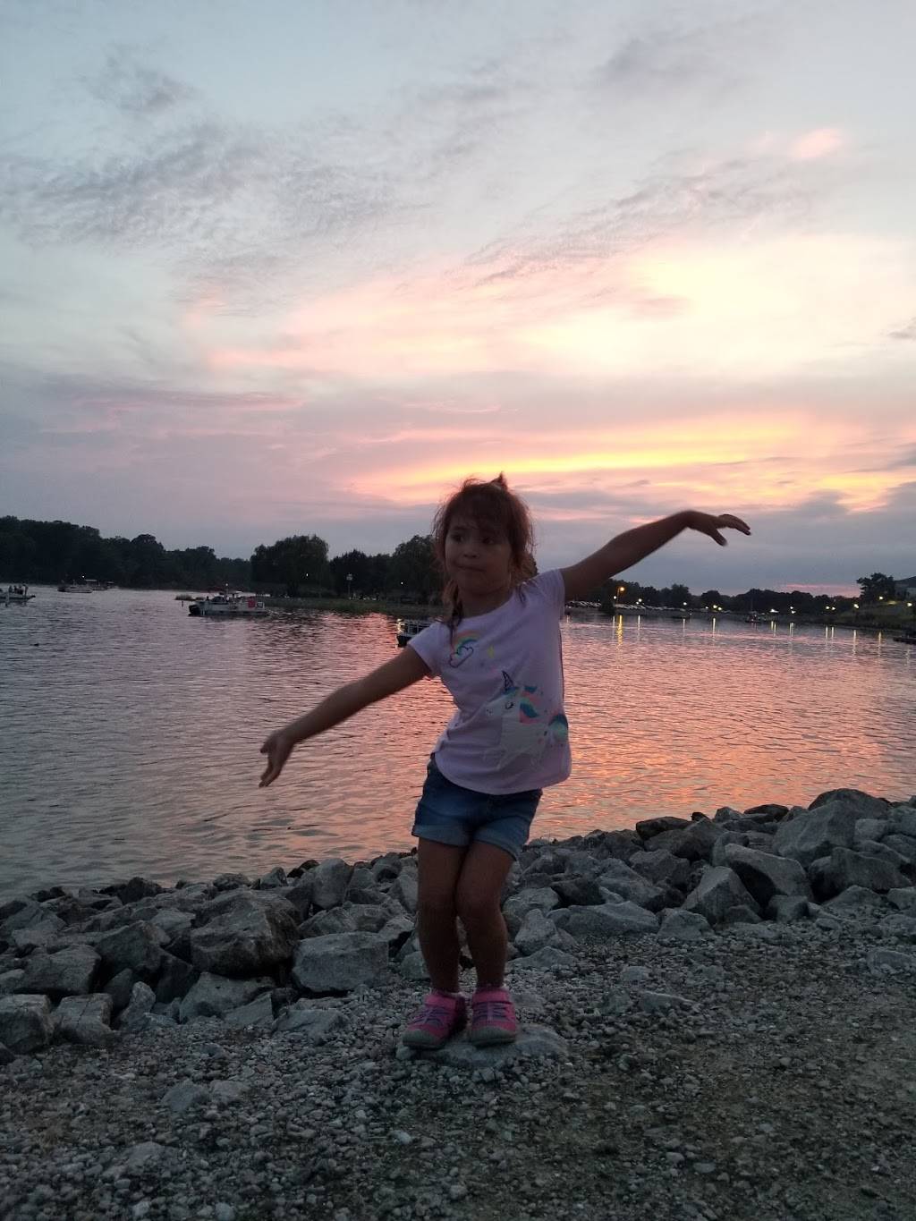 Corner Gardens Bar & Grill | restaurant | 317 Main St, Warsaw, MO 65355, USA | 6604387637 OR +1 660-438-7637