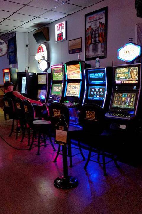 3s Company Bar | restaurant | 2510 Johnson St, West Brooklyn, IL 61378, USA | 8156283330 OR +1 815-628-3330